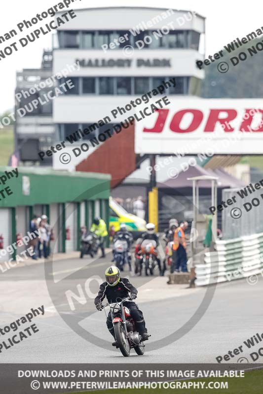 Vintage motorcycle club;eventdigitalimages;mallory park;mallory park trackday photographs;no limits trackdays;peter wileman photography;trackday digital images;trackday photos;vmcc festival 1000 bikes photographs